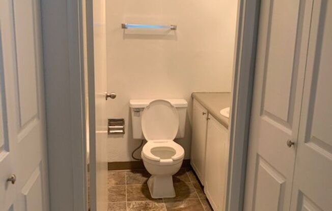 Studio, 1 bath, 350 sqft, $1,025, Unit 105