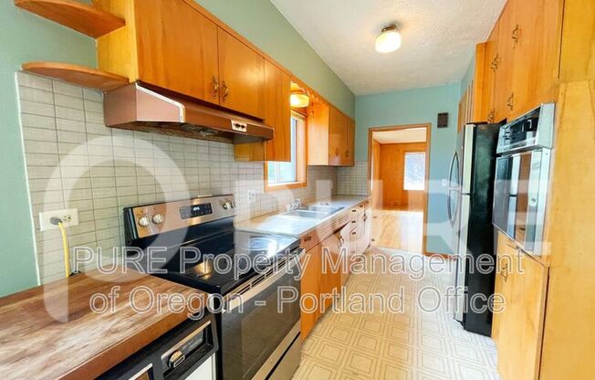 1737 N ROSA PARKS WAY