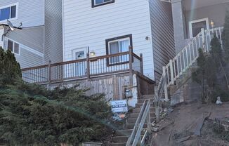 2 Bedroom 1.5 Bathroom Single Family Home (Mt Washington)
