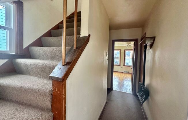 2 beds, 1 bath, $1,225, Unit Lower