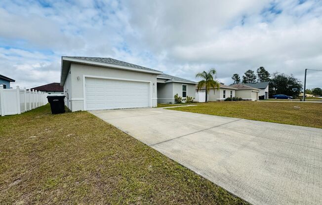 Gorgeous 4 Bed 2 Bath Home in Poinciana!