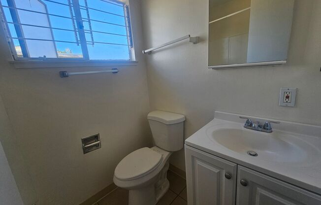 2 beds, 1 bath, 950 sqft, $2,375, Unit 4831 Overend Ave