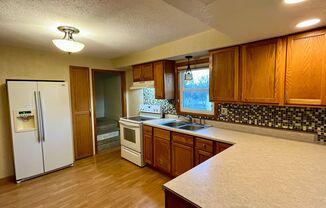 3 beds, 1 bath, $1,295