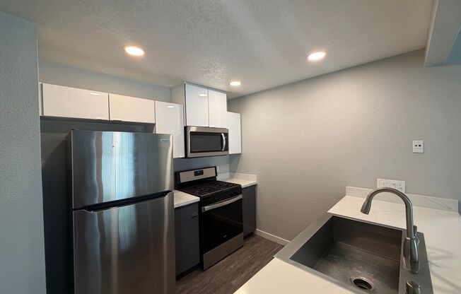2 beds, 1 bath, 790 sqft, $2,485, Unit H208
