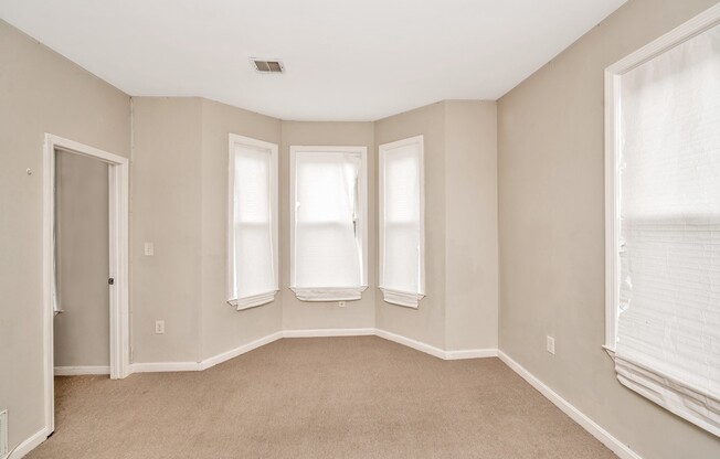 5 beds, 2 baths, 2,200 sqft, $3,900, Unit 0