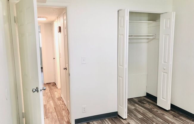 2 beds, 1 bath, 830 sqft, $1,299, Unit 19