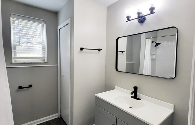 2 beds, 1 bath, 950 sqft, $1,125, Unit 156