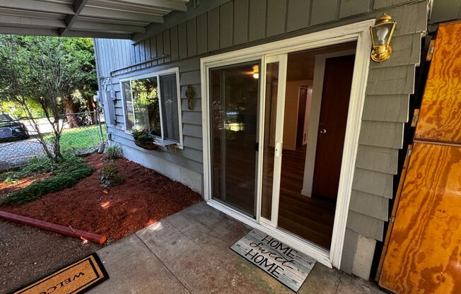 Federal Way duplex lower unit remodeled and ready for move in!