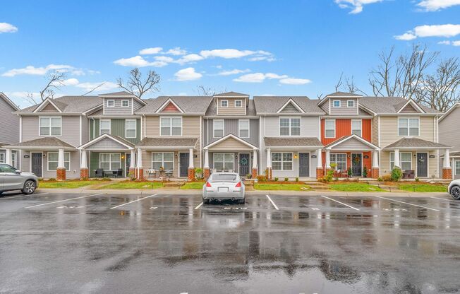 2 Bedroom Condo For Rent With Community Swimming Pool!