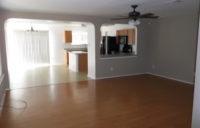 3 beds, 2 baths, $1,650