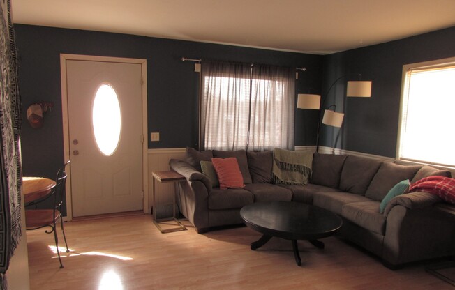 2 beds, 1 bath, $1,200