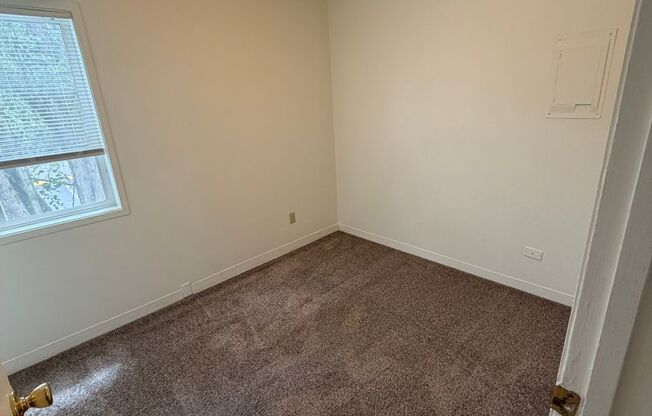 2 beds, 1 bath, $1,450, Unit 19