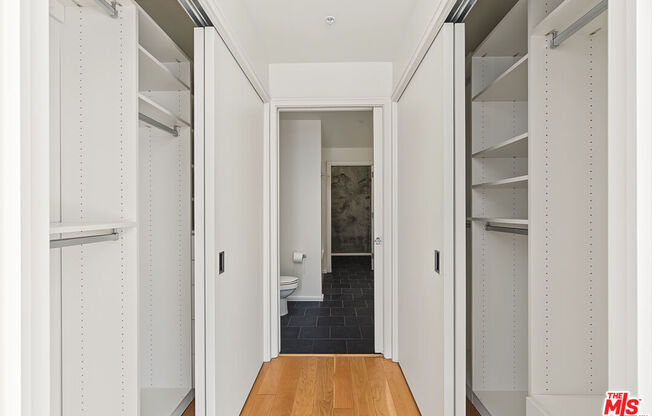 1 bed, 1.5 baths, 1,090 sqft, $3,000, Unit 302