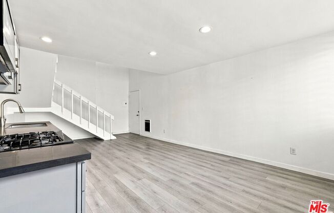 14 MAST ST