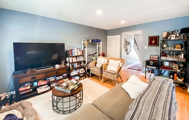 Beautiful 3 Bedroom 2.5 Bathroom Brick Front Townhome In Popular Franconia Commons