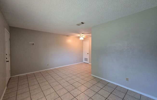 1 bed, 1 bath, $700, Unit 2214 Wheeler Ave - Unit B