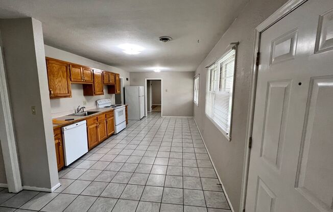 Updated 4 Bed, Across from KSU