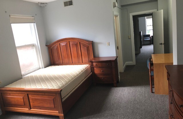 3 beds, 2 baths, 1,200 sqft, $1,998, Unit 160