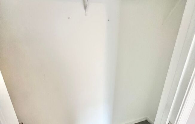 2 beds, 1 bath, $1,515, Unit 451 Frizzell Avenue Unit D R