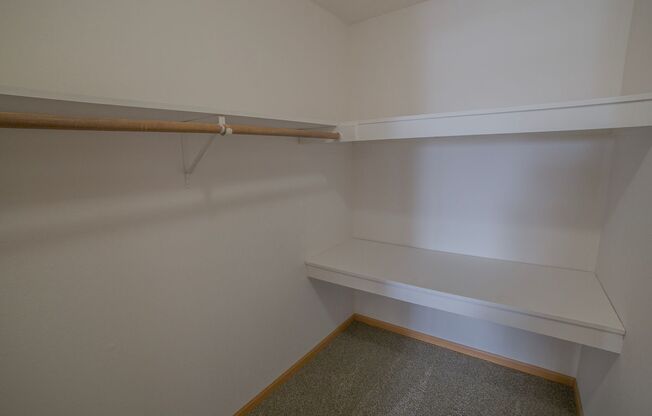 2 beds, 1 bath, 1,040 sqft, $960, Unit 2581-323