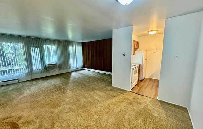 2 beds, 1 bath, 950 sqft, $1,295, Unit #14