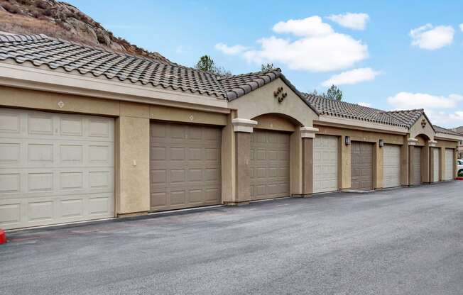Rancho Belago Garages