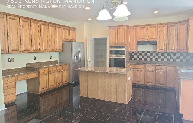 7801 KENSINGTON MNR LN