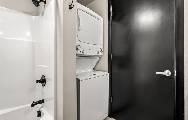 Studio, 1 bath, 323 sqft, $1,156, Unit 202