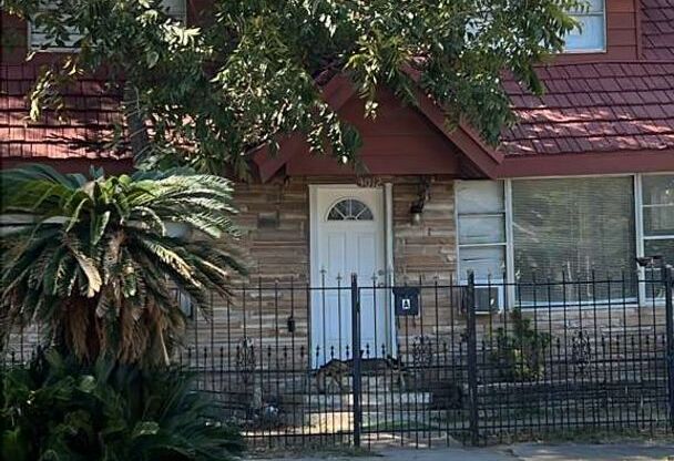 3012 Live Oak Street
