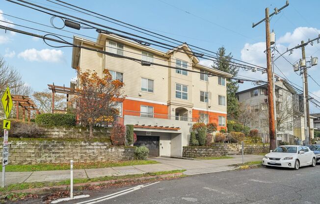 Studio, 1 bath, 200 sqft, $949, Unit 208