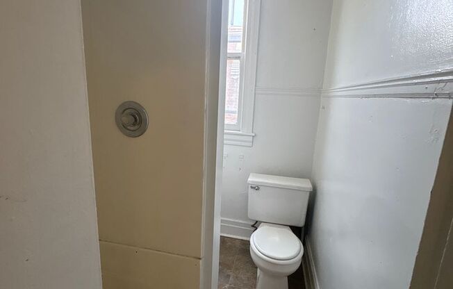 Available Now! 1 Bedroom unit in York