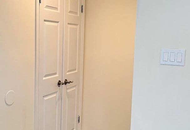 2 beds, 1 bath, 903 sqft, $1,800, Unit 1013 C #2B