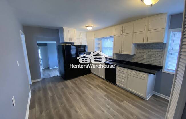 11030 N LOCUST ST