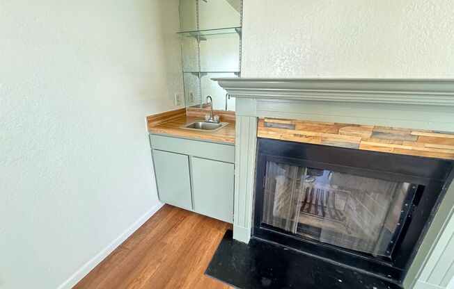 1 bed, 1 bath, $825, Unit Unit B