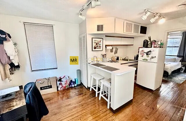 13 Charter St.