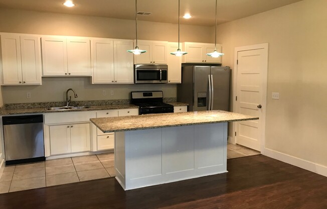 2 beds, 2.5 baths, 1,156 sqft, $1,600