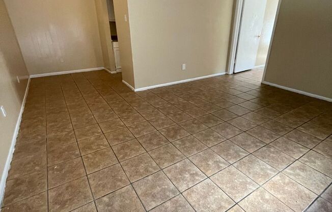 1 bed, 1 bath, 624 sqft, $699, Unit 38