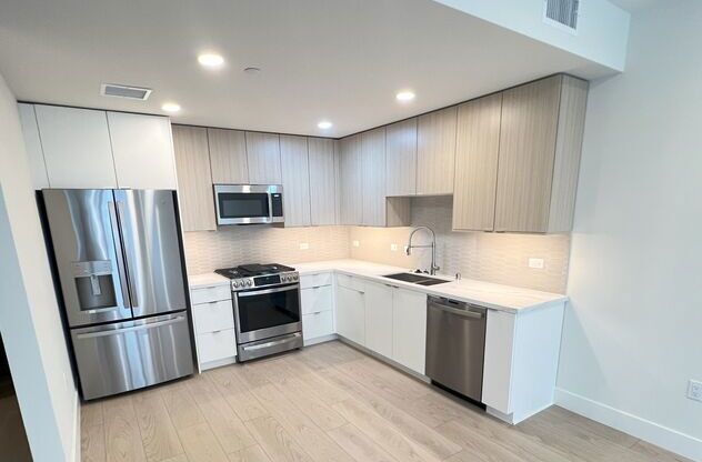 3 beds, 2.5 baths, 1,510 sqft, $5,895, Unit 302