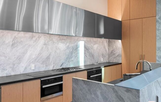 2 beds, 2 baths, 1,305 sqft, $4,800, Unit 2811