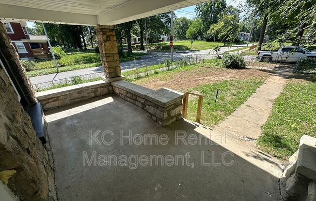 2958 LOCKRIDGE AVE