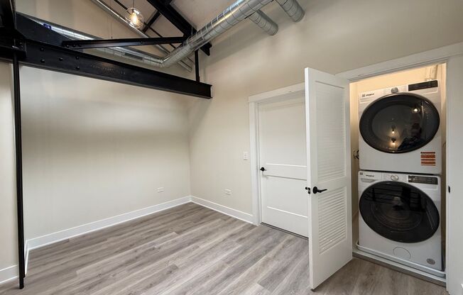 1 bed, 1.5 baths, 689 sqft, $2,400, Unit 207