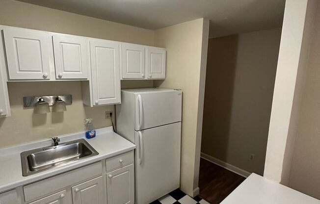 2 beds, 1 bath, $1,395, Unit 216