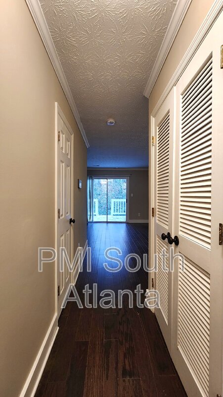 3504 LEE CT NW