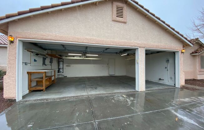 Single Story Home In The Heart of Henderson Ready for Immediate Occupancy!