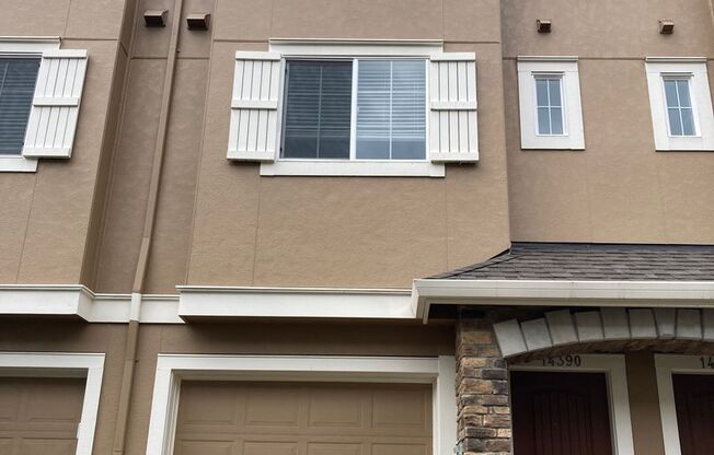 $500.00  OFF  1ST  FULL  MONTH'S  RENT   Beautiful 3 Story Home in Tigard