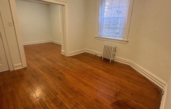 1 bed, 1 bath, 750 sqft, $1,350, Unit 215-1