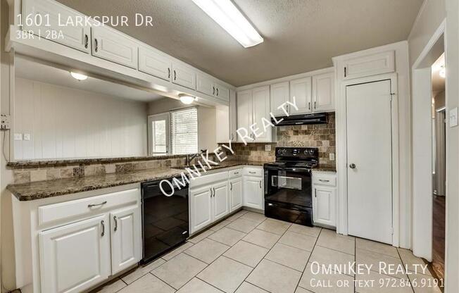 1601 LARKSPUR DR