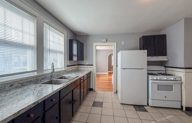 2 beds, 1 bath, 574 sqft, $1,995, Unit 257 Sheffield Ave Unit 1