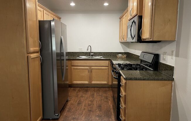 2 beds, 1 bath, 890 sqft, $2,555, Unit 0031