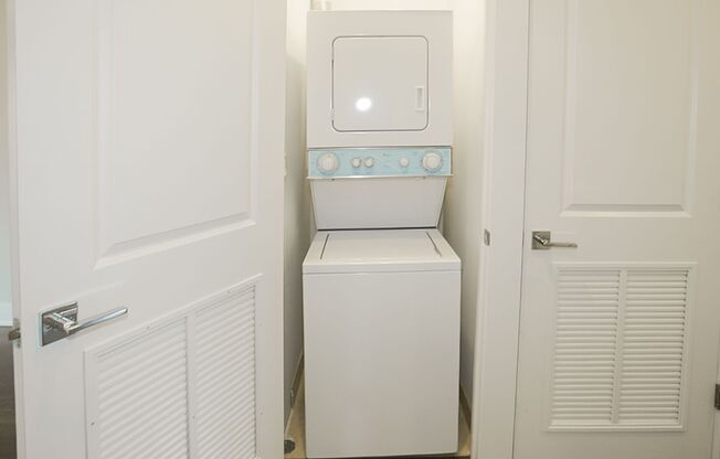 2 beds, 1 bath, 755 sqft, $2,675, Unit 3919-2E
